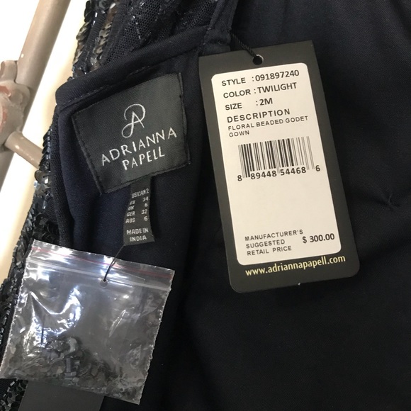 Adrianna Papell beaded gown with short sleeves - Picture 4 of 4